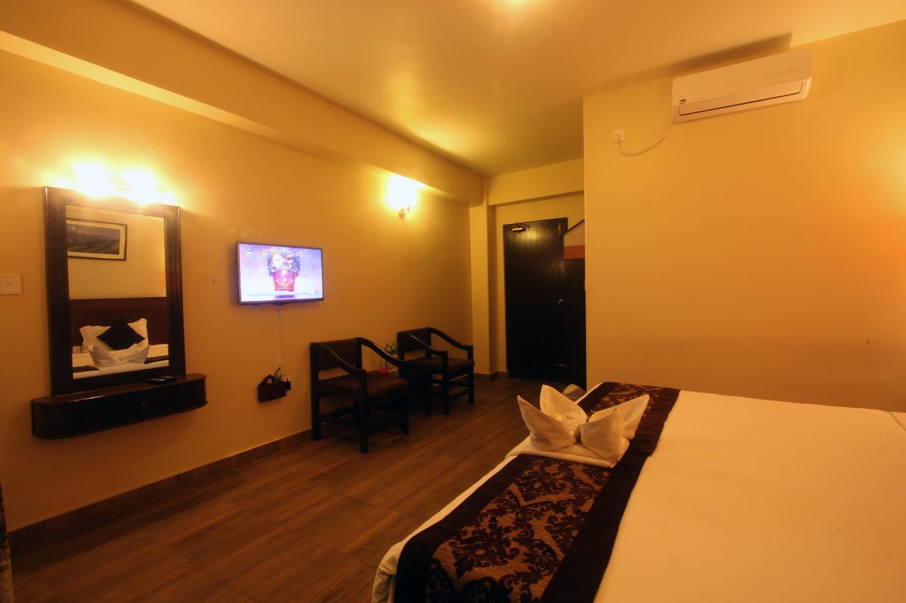 Hotel The Coast Pokhara Bagian luar foto