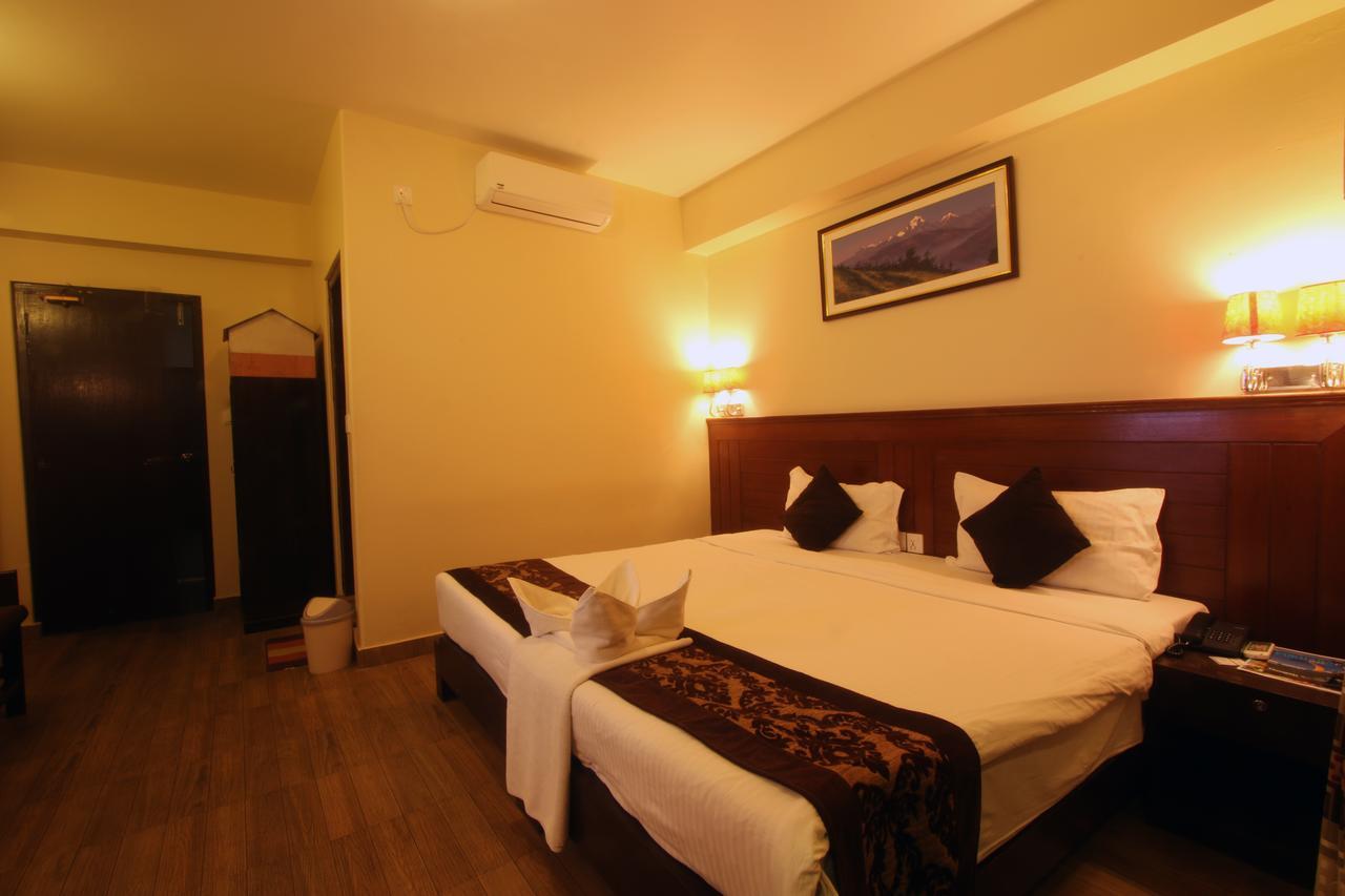 Hotel The Coast Pokhara Bagian luar foto