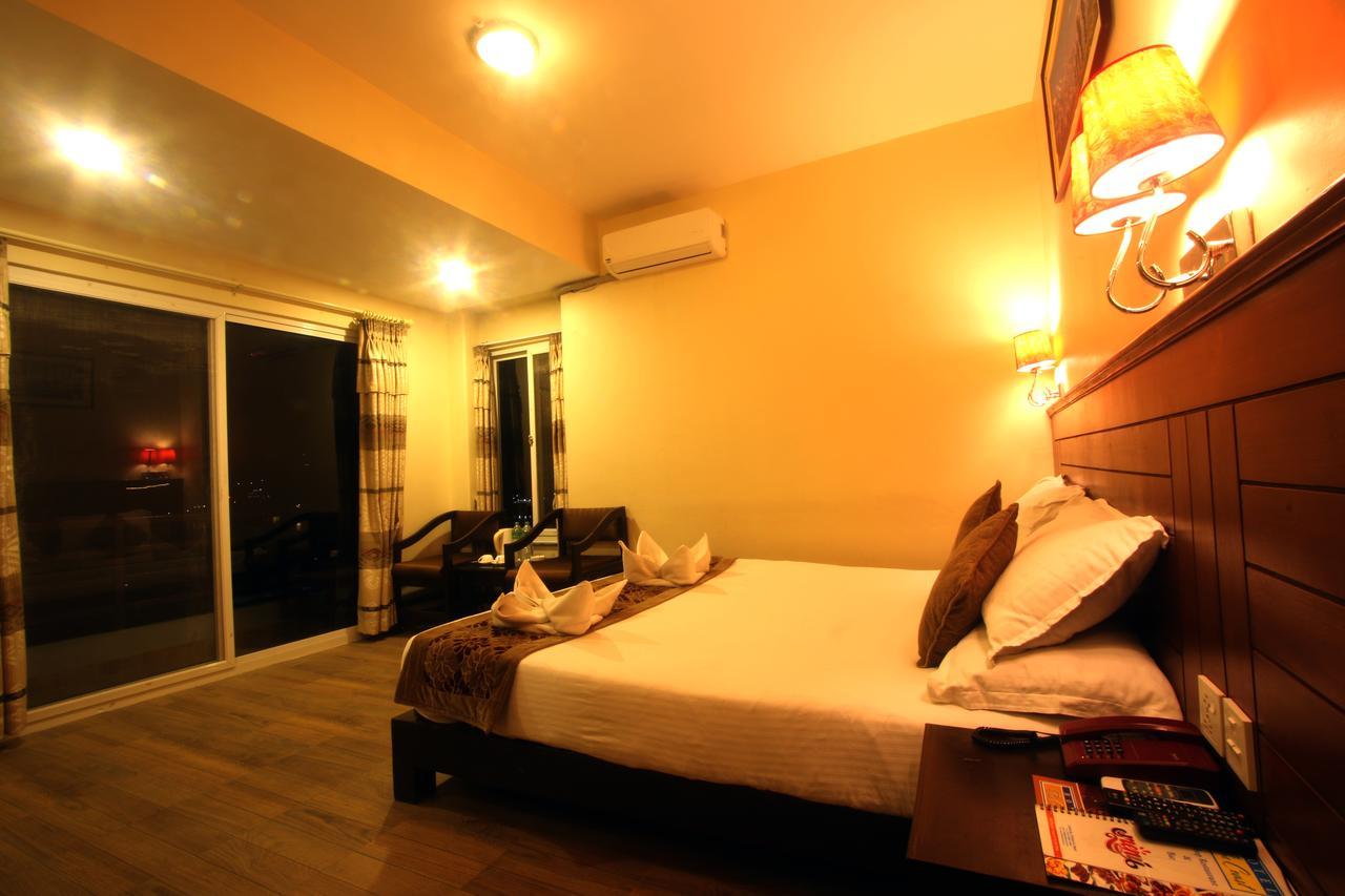 Hotel The Coast Pokhara Bagian luar foto