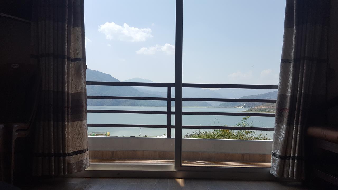Hotel The Coast Pokhara Bagian luar foto